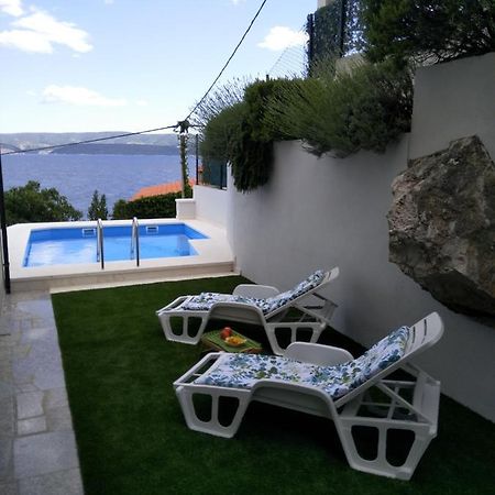 Private Pool And Sea View Apartment أوميس المظهر الخارجي الصورة