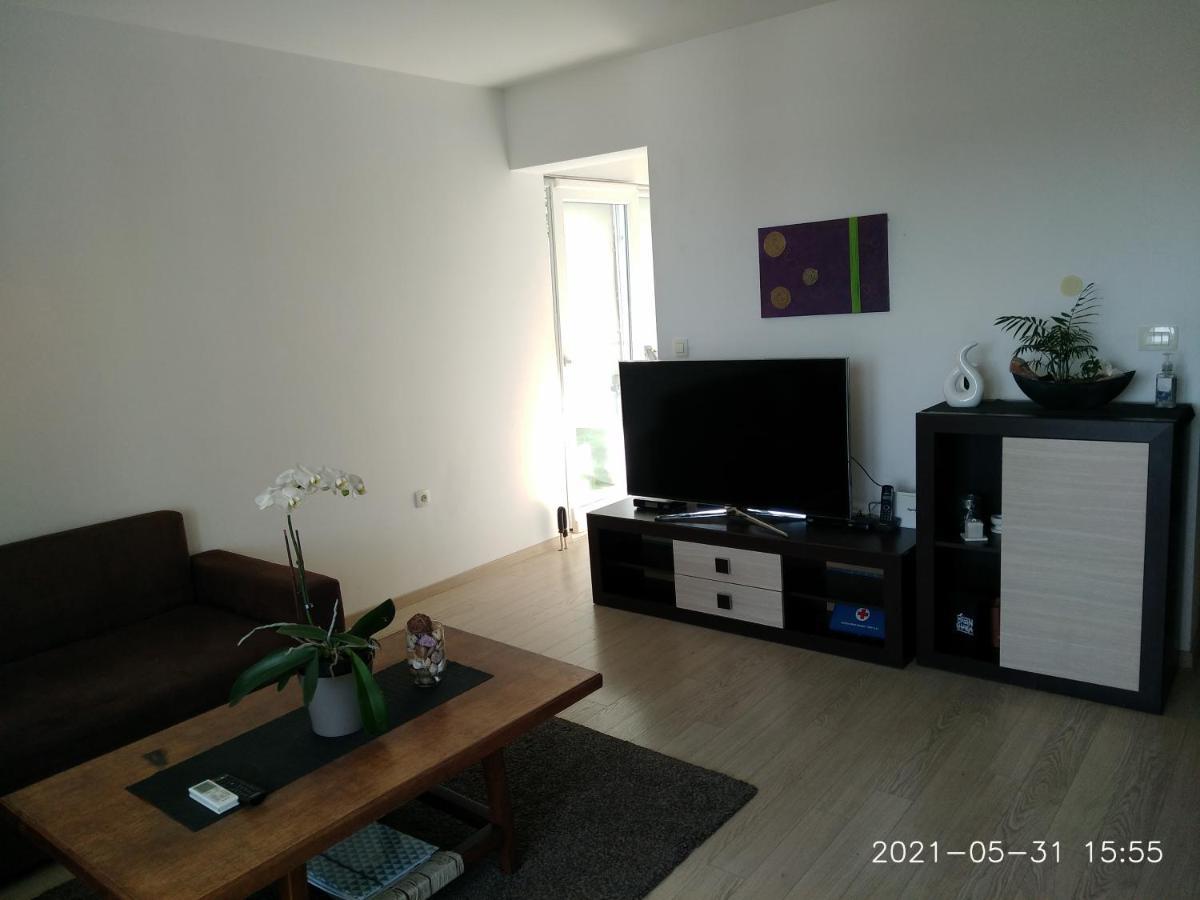 Private Pool And Sea View Apartment أوميس المظهر الخارجي الصورة