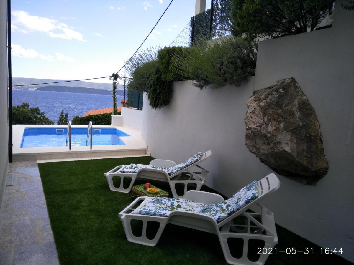 Private Pool And Sea View Apartment أوميس المظهر الخارجي الصورة