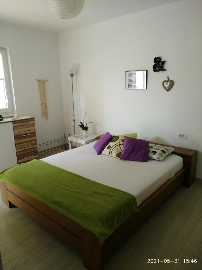 Private Pool And Sea View Apartment أوميس المظهر الخارجي الصورة