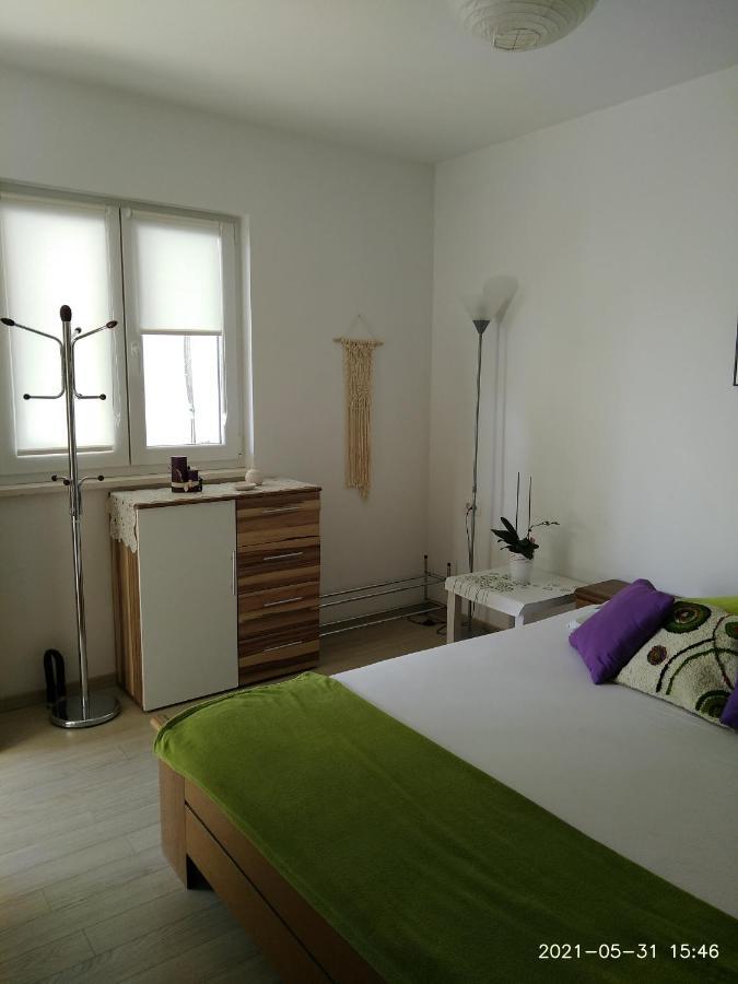 Private Pool And Sea View Apartment أوميس المظهر الخارجي الصورة