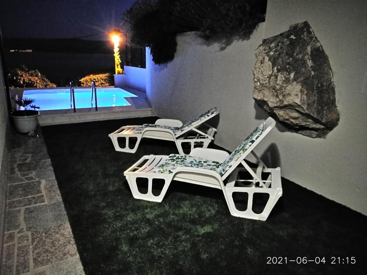 Private Pool And Sea View Apartment أوميس المظهر الخارجي الصورة
