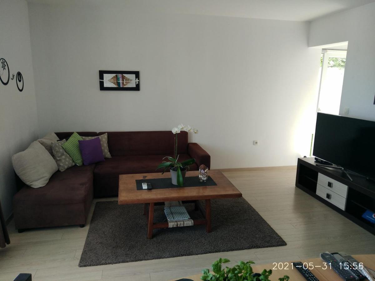 Private Pool And Sea View Apartment أوميس المظهر الخارجي الصورة